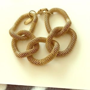 Gold circle link bracelet